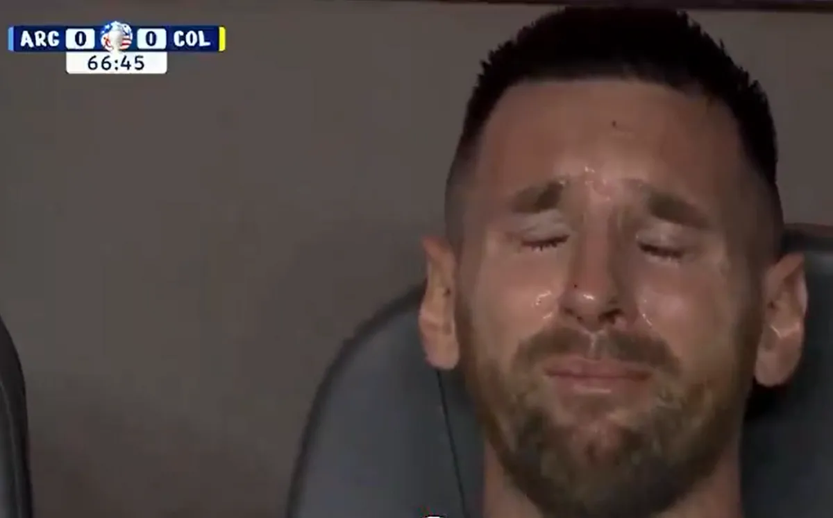 EMOCIONADO. Lionel Messi rompió en llanto, tras ser reemplazado. 