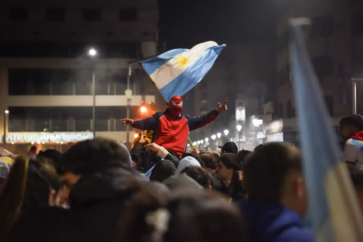 Así está la plaza Independencia por los festejos de la nueva conquista de la Selección