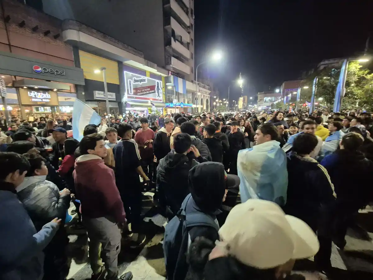 Así está la plaza Independencia por los festejos de la nueva conquista de la Selección