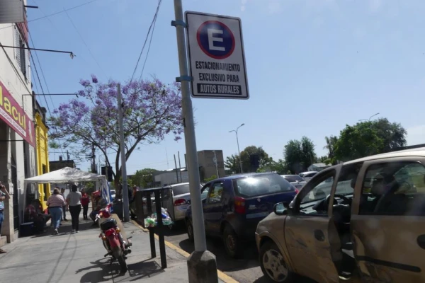 Debido a la crisis, la gente dejó de trasladarse en “auto rural” en Tucumán