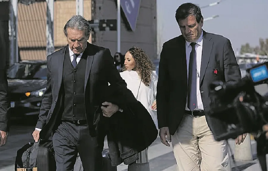 PREOCUPADOS. El abogado Rafael Cuneo Libarona y el presidente de la Federación Francesa Florian Grill.