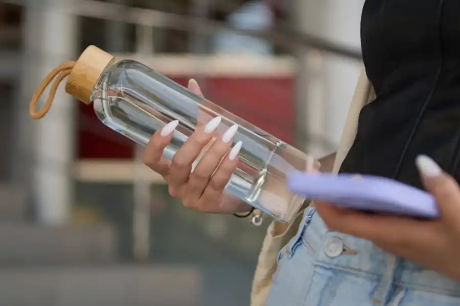 ¿Cómo debemos cuidar nuestra botella de agua?