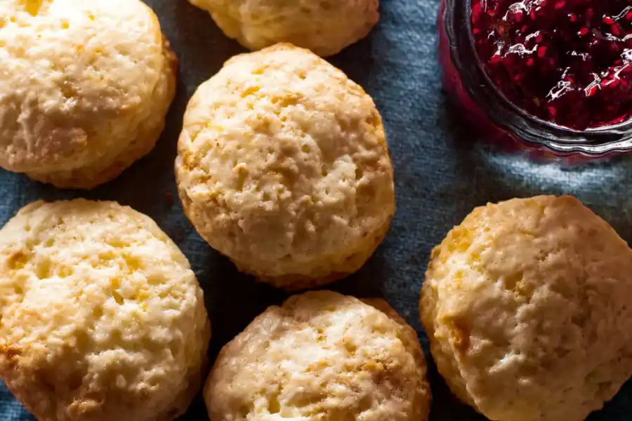 Paso a paso, cómo elaborar los scones de mandarina.