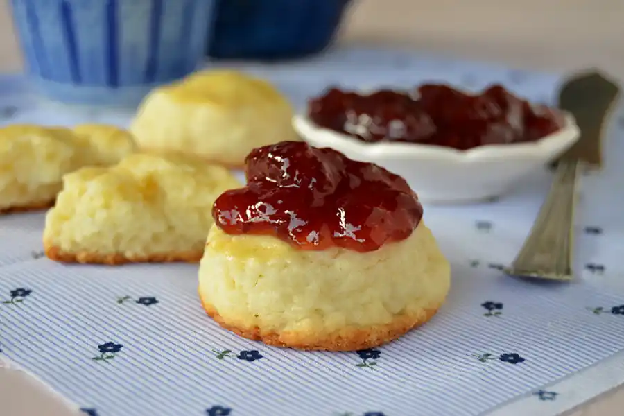Los scones pueden acompañarse de mermelada.