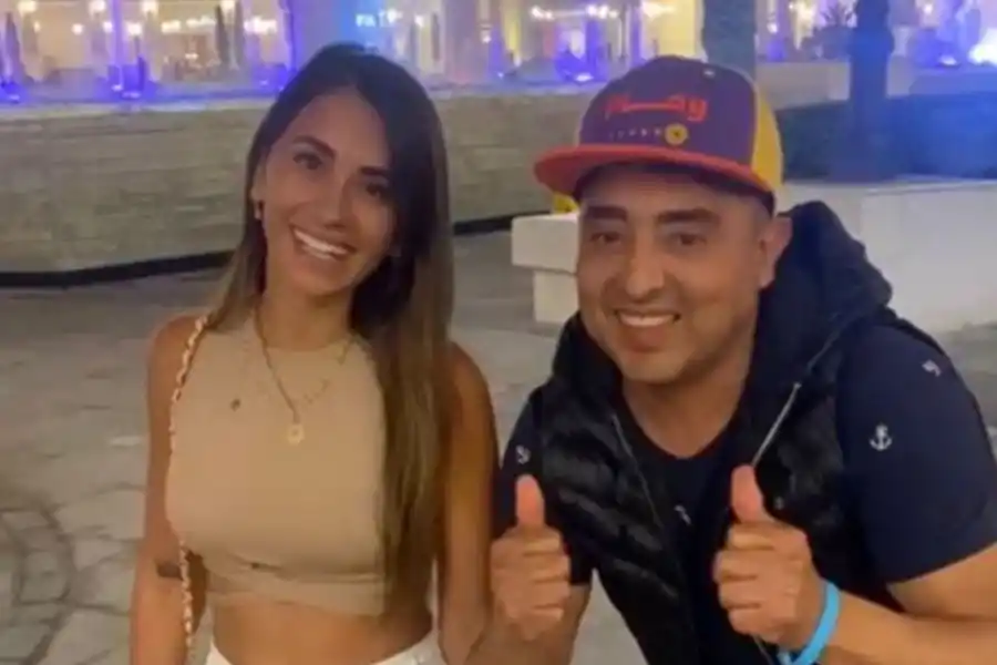 TESORO. Campos logró sacarse una foto con Antonela Roccuzzo en Qatar.