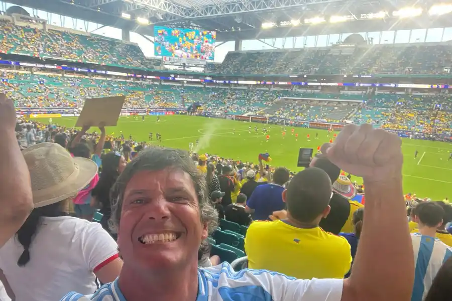 INOLVIDABLE. Cueto tuvo una buena ubicación para ver la final que duró 124 minutos.