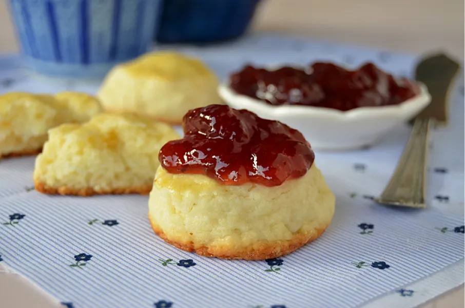 Los scones pueden acompañarse de mermelada.