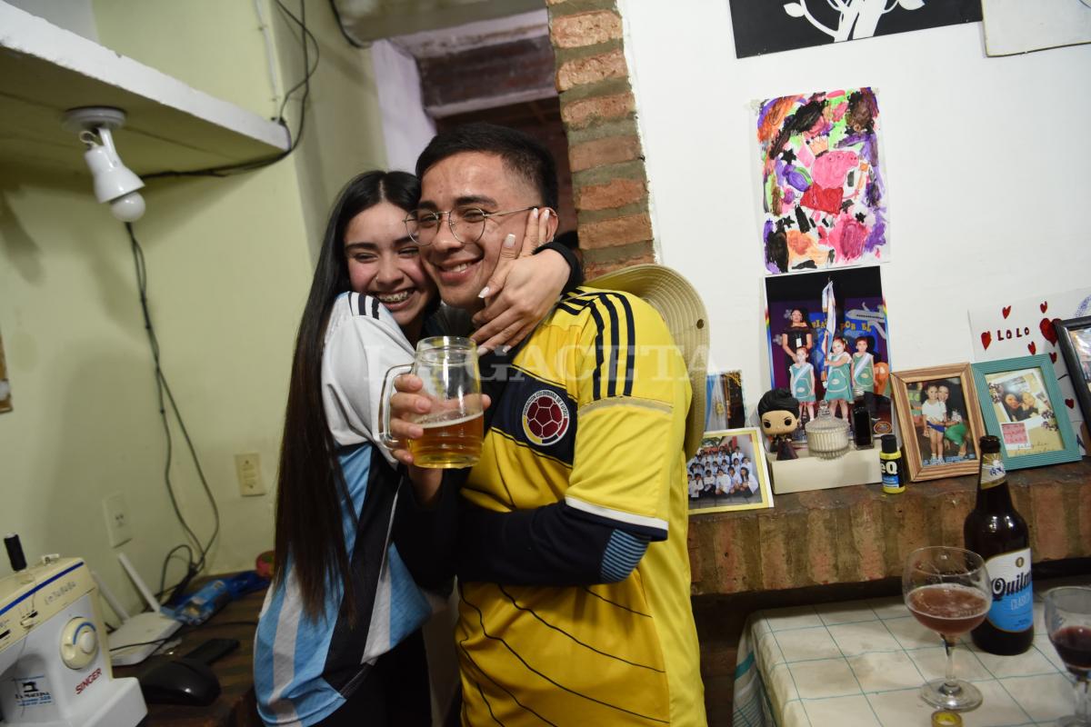 AMOR. Lourdes y Duvan están en pareja hace dos años y seis meses. Foto: Juan Pablo Sánchez Noli - LA GACETA