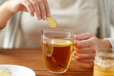 Esta es la infusión para terminar con la retención de líquidos y las piernas hinchadas