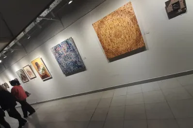 Abrirán la muestra Historias Encontradas VII en el teatro Alberdi