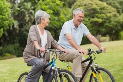 ¿Andar en bicicleta ayuda o empeora el dolor de rodilla?