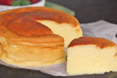 Bizcochuelo de yogur con tan solo tres ingredientes: sin harina, aceite ni azúcar para disfrutar sin culpa