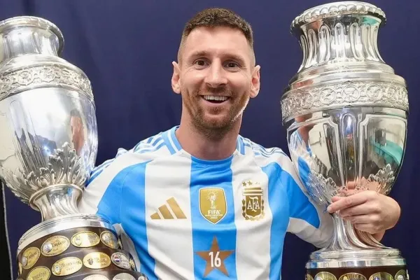 600x400_multicampeon-messi-posando-trofeos-obtenidos-2021-2024-1043351-130830.webp