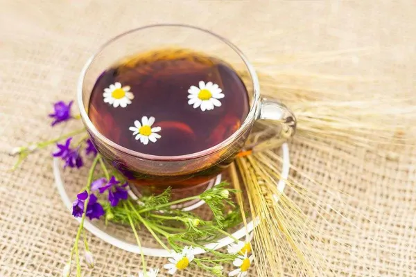 Cuál es el té antiinflamatorio que alivia los síntomas del reflujo y la acidez estomacal