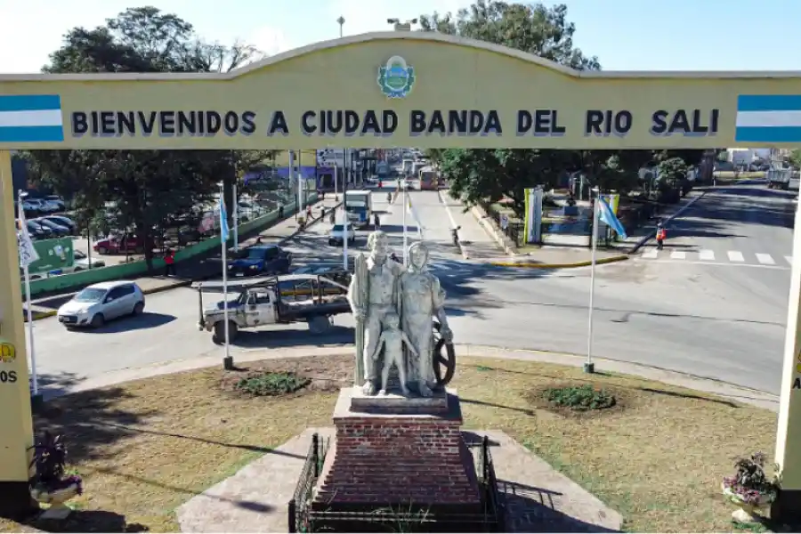 Banda del Rio Salí, la ciudad cabecera del Departamento Cruz Alta.
