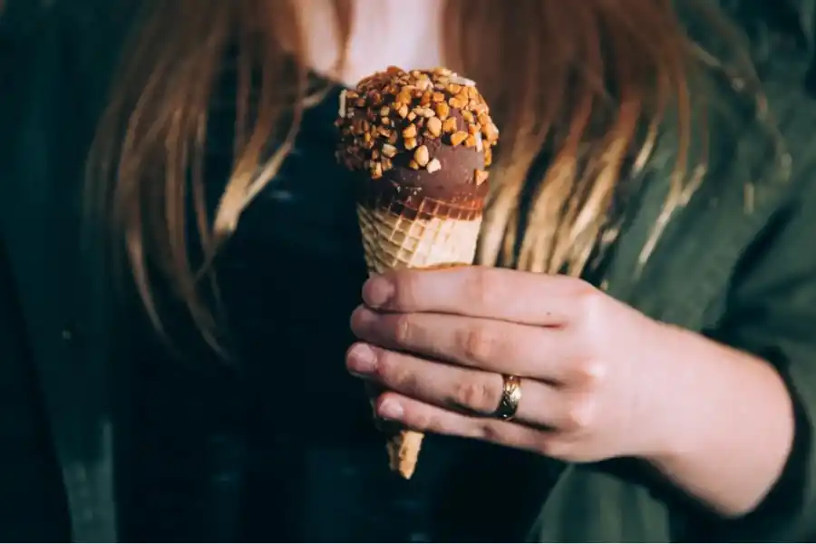 El helado favorece la producción de serotonina.
