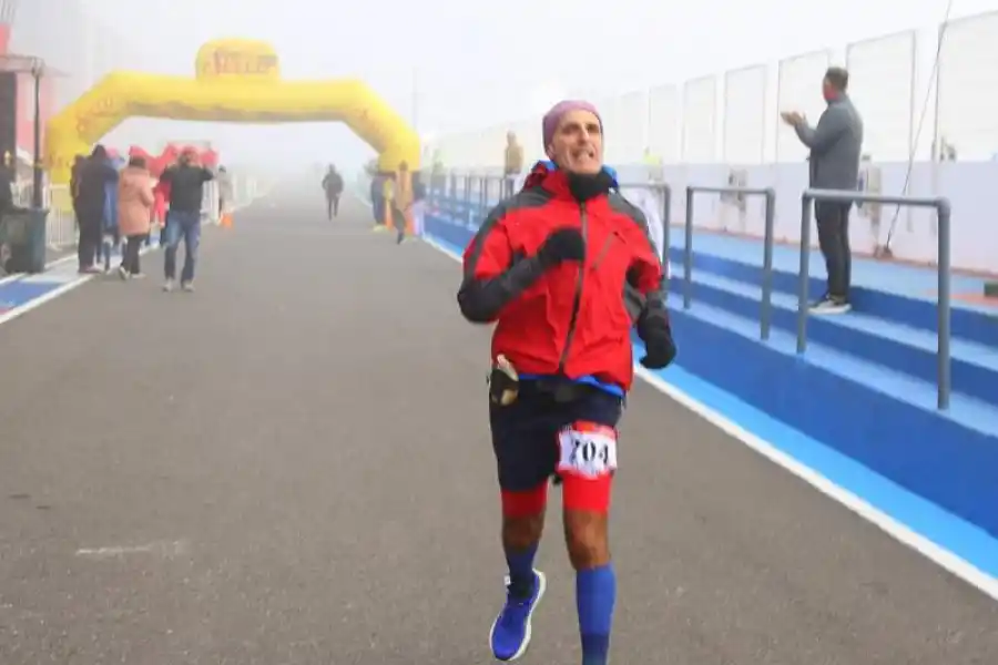 FRÍO. En la tarde de la competencia santiagueña la temperatura bajó drásticamente.