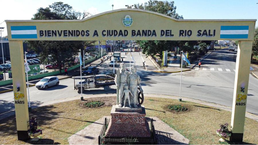 Banda del Rio Salí, la ciudad cabecera del Departamento Cruz Alta.