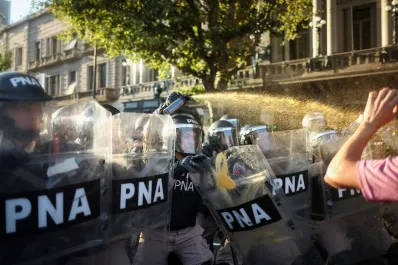Un diputado de Unión por la Patria busca prohibir el gas pimienta en manifestaciones