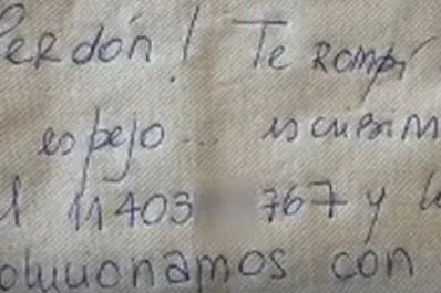Llamame, me hago cargo: la nueva modalidad de estafa con el espejo retrovisor del auto