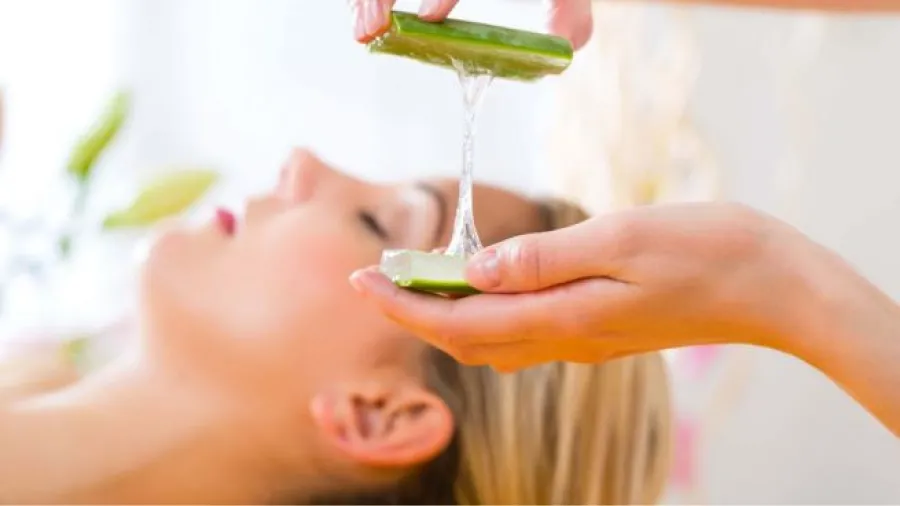 Cómo usar el aloe vera y el aceite de oliva para rejuvenecer la piel