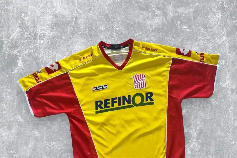 Colores atípicos y diseños raros: ¿Cuáles fueron las camisetas de San Martín de Tucumán más polémicas de los últimos años?