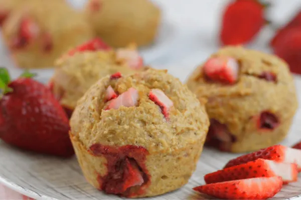 La mejor receta de muffins de frutilla sin harina: sanos, baratos y esponjosos
