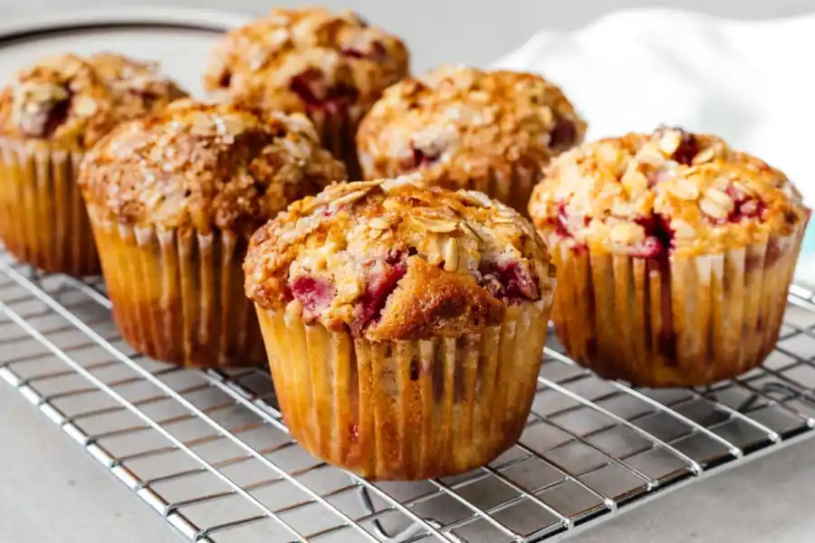 Muffins de frutilla sin harina, la mejor forma de aprovechar esta fruta sin caer en preparaciones calóricas