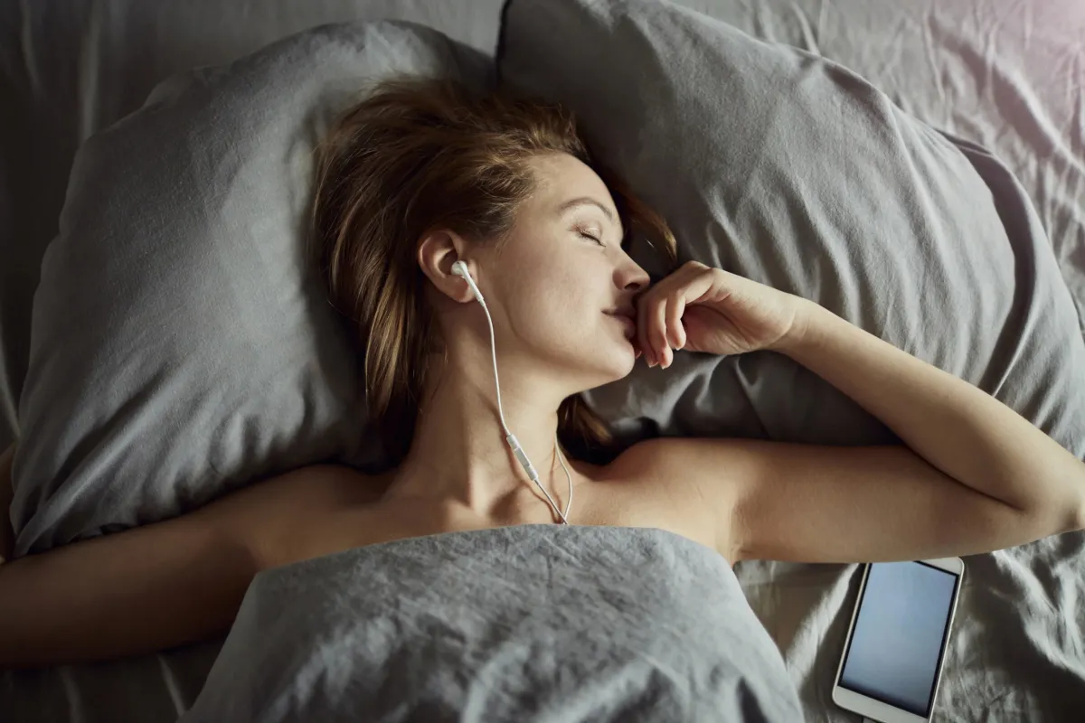 ¿La música realmente ayuda a dormir?