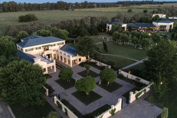 Lago artificial, capilla y 11 pabellones: la exclusiva quinta en la que se casarán Oriana Sabatini y Paulo Dybala