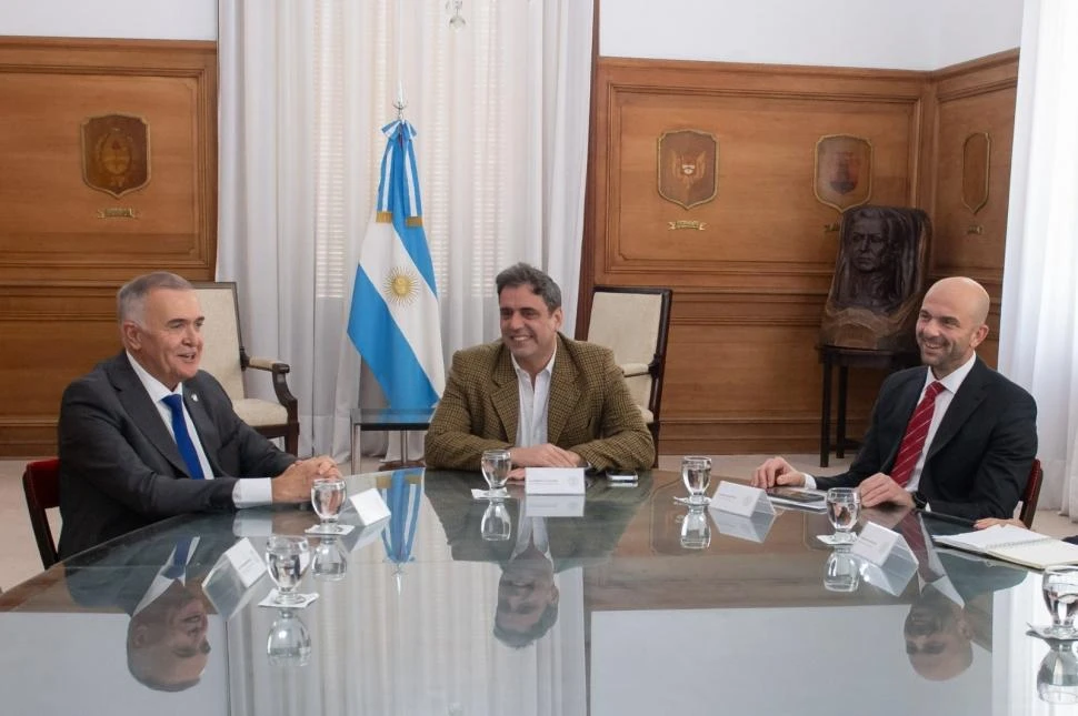 CONVENIO. Jaldo, junto a Lisandro Catalán y Franco Mogetta en CABA.