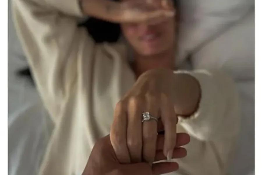 Comprometidos, el anillo que le dio Paulo Dybala a Oriana Sabatini en la propuesta de casamiento.
