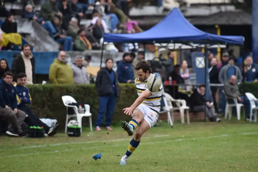 PRECISIÓN. Sánchez le aportó 17 puntos a la victoria por 42-21 de Lawn Tennis sobre Old Lions. Foto: Inés Quinteros Orio - LA GACETA