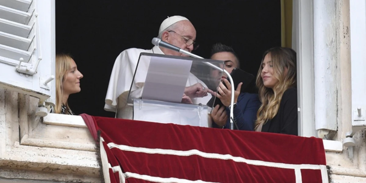 Papa Francisco,  durante una celebración. FOTO X @Pontifex_es 