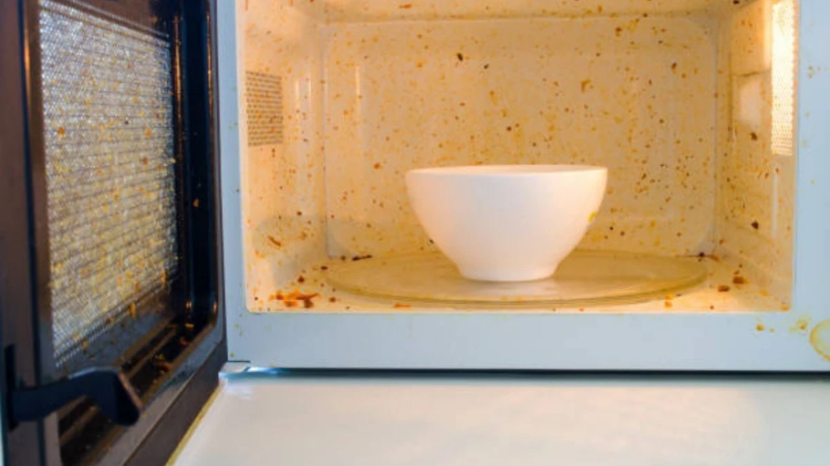 El truco definitivo para limpiar el microondas y eliminar las bacterias.