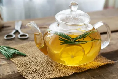 Los impensados beneficios de tomar té de romero antes de dormir