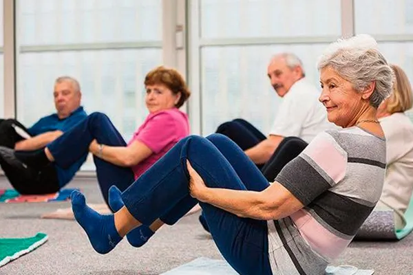 Cuántos días a la semana debe hacer gimnasia una persona mayor de 60 años