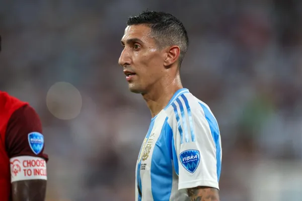 La polémica frase de un ex jugador chileno sobre el posible homenaje a Di María: “Lo fracturo”