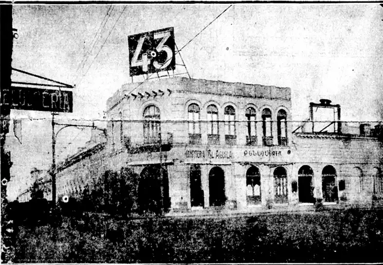 ANTES. Durante décadas el hotel París y la confitería El Aguila ocuparon la esquina noreste del principal paseo de San Miguel de Tucumán.