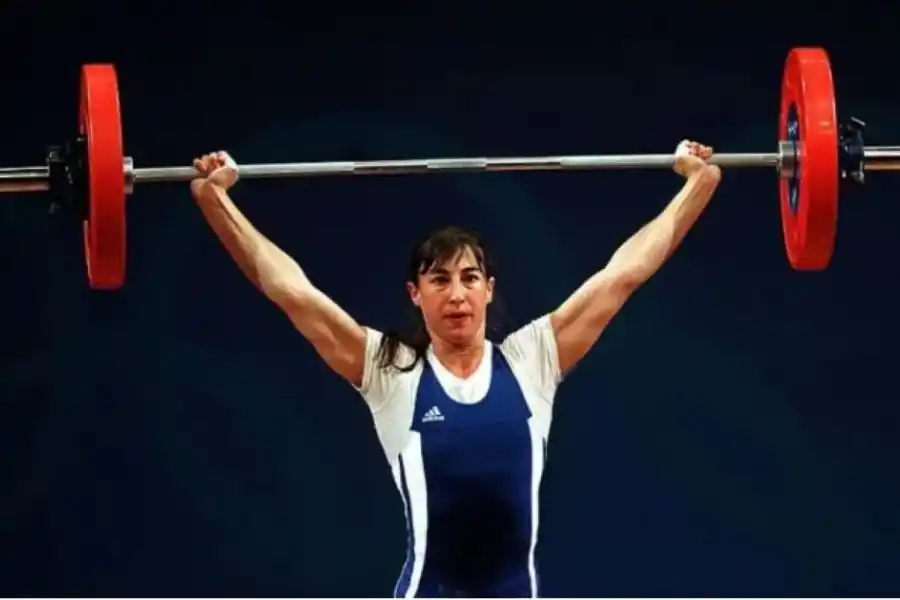 FUERTE. Por levantar 182,5 kilos Nora Köppel obtuvo un diploma olímpico en Sydney 2000.