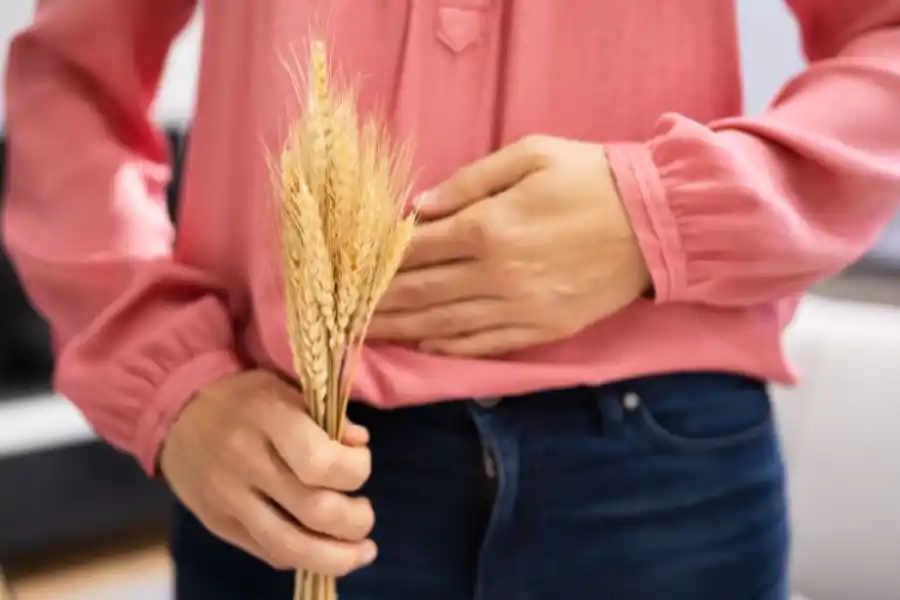 El gluten es una proteína que puede activar respuestas inmunitarias inadecuadas.