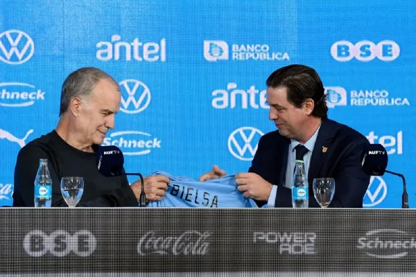 El presidente de la Asociación Uruguaya le dio la espalda a Marcelo Bielsa: Hay aspectos que no representan