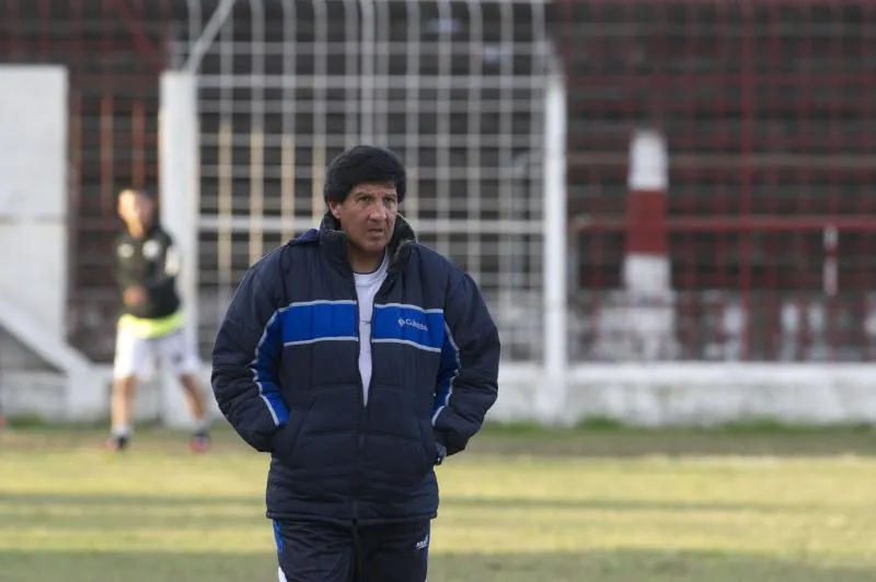 Un entrenador tucumano que dirige en Bolivia lanzó una cruda confesión, que refleja la falta de profesionalismo del futbolista de ese país