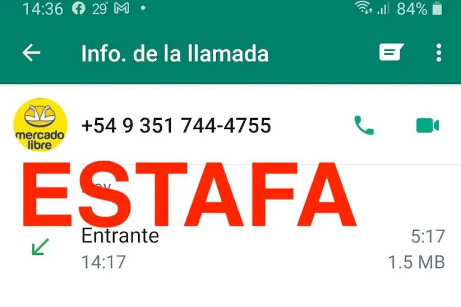 La joven recibió una llamada a nombre de la empresa.
