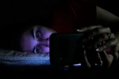 ¿Qué sucede con nuestra presión arterial cuando nos vamos a dormir tarde?