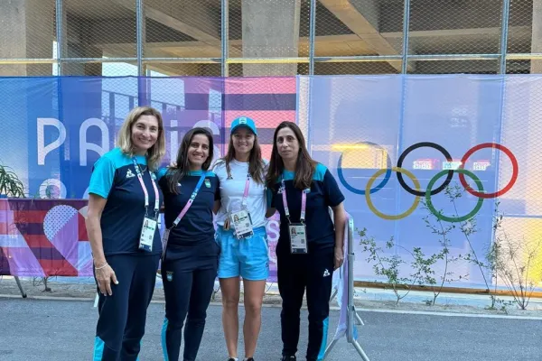 Mecha Paz, que dirige a las tenistas argentinas, mostró la Villa Olímpica apenas llegó