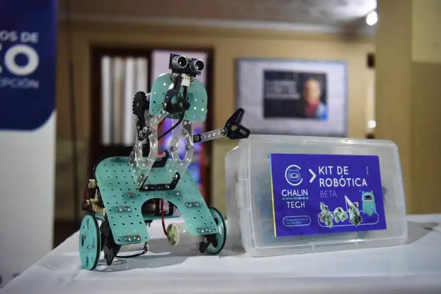 HERRAMIENTAS. El Mini Papert se puede crear con el kit de robótica de Chalin Tech. / OSVALDO RIPOLL.