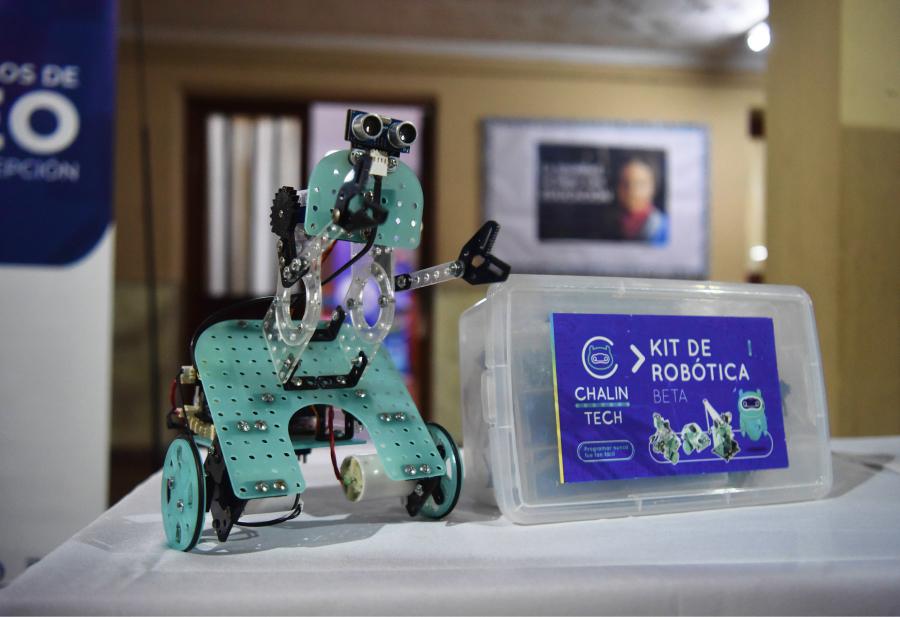 HERRAMIENTAS. El Mini Papert se puede crear con el kit de robótica de Chalin Tech. / OSVALDO RIPOLL.