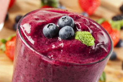 El licuado que ayuda a producir colágeno, y alivia los dolores de rodilla y articulaciones