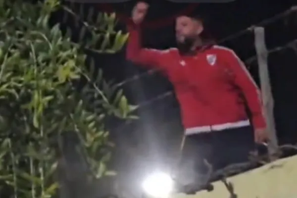 Clima caliente en River Plate: un hincha confrontó a Martín Demichelis y le pidió su renuncia